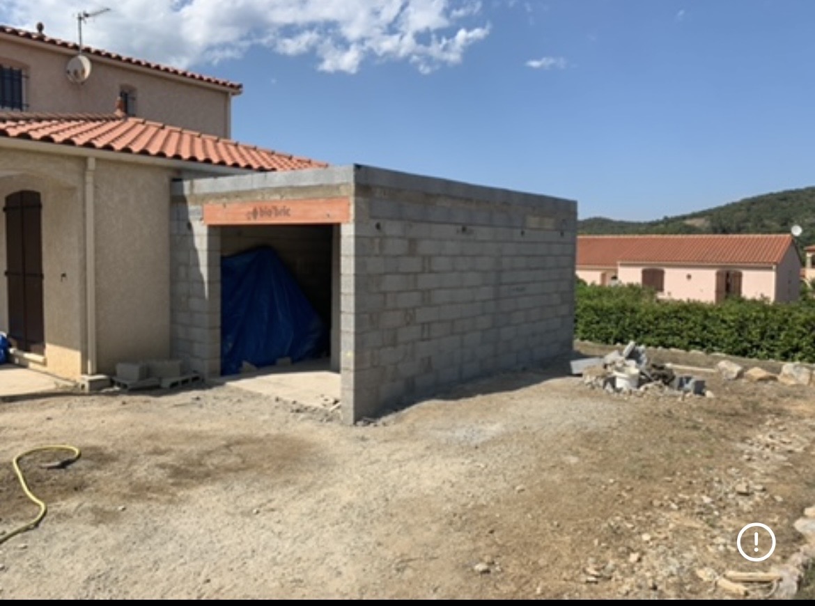 Construction d'un garage maçonné dans les Pyrénées-Orientales